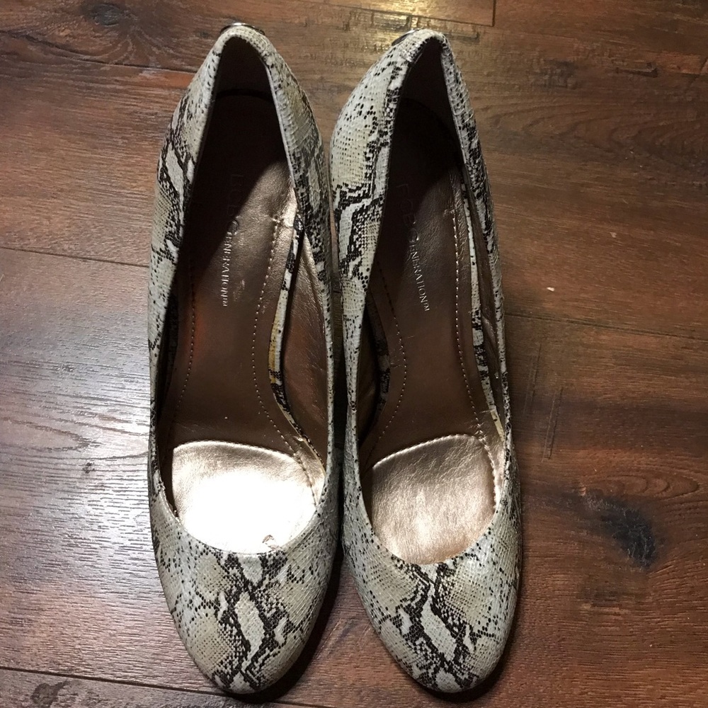 BCBGeneration Python Snake Pumps - Picture 7 of 8